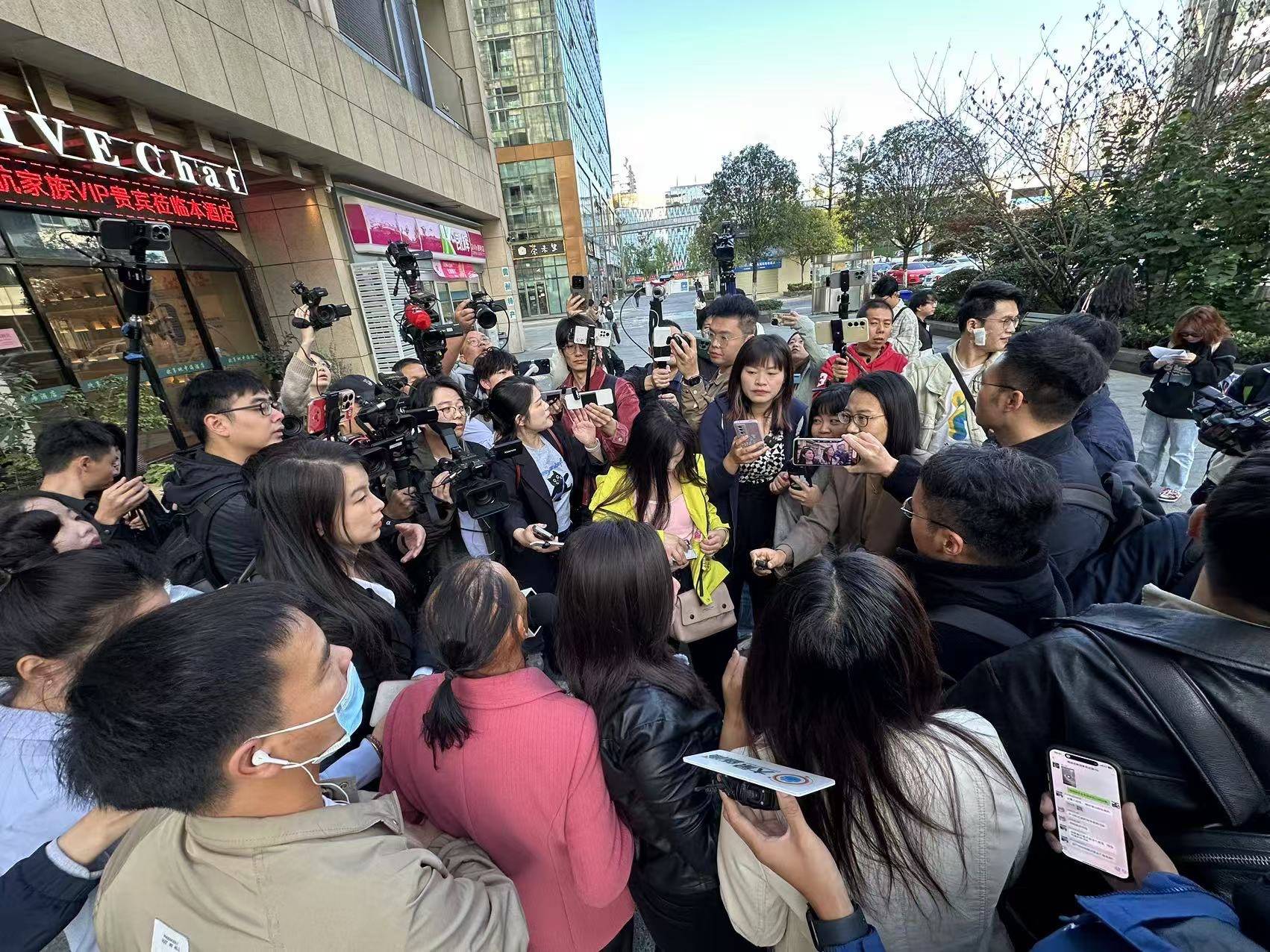 死刑！余华英拐卖儿童案重审宣判<strong></p>
<p>贵金属官方软件下载</strong>，其当庭表示上诉