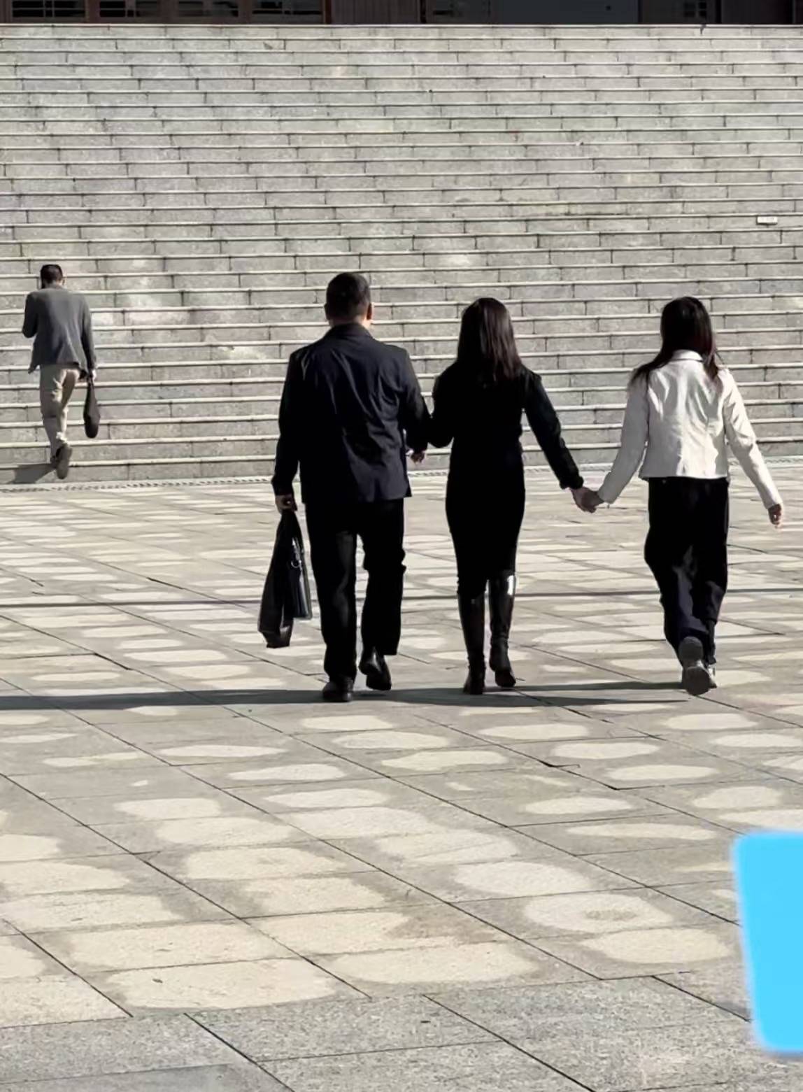 死刑！余华英拐卖儿童案重审宣判<strong></p>
<p>贵金属官方软件下载</strong>，其当庭表示上诉