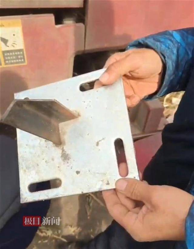 哈尔滨多处玉米地出现尖锐角铁<strong></p>
<p>炒股群 推荐贵金属</strong>，多台农机被扎胎，警方介入