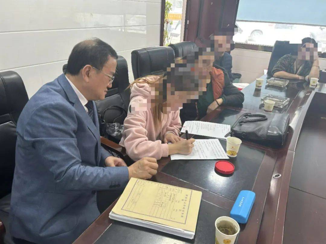 湖南湘西：同居一年后分手<strong></p>
<p>炒股群 推荐贵金属</strong>，16万元彩礼怎么退？法院这样做