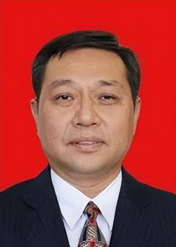 大学原党委书记<strong></p>
<p>代销贵金属报备审批</strong>，任市委书记！