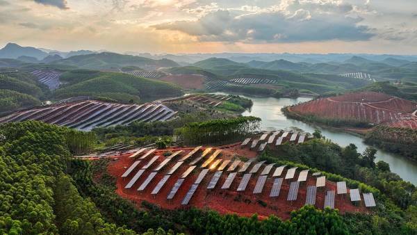 “某些国家话说得很满却不落实<strong></p>
<p>贵金属纸钞工艺</strong>，中国正相反”
