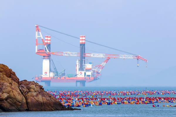 “某些国家话说得很满却不落实<strong></p>
<p>贵金属纸钞工艺</strong>，中国正相反”