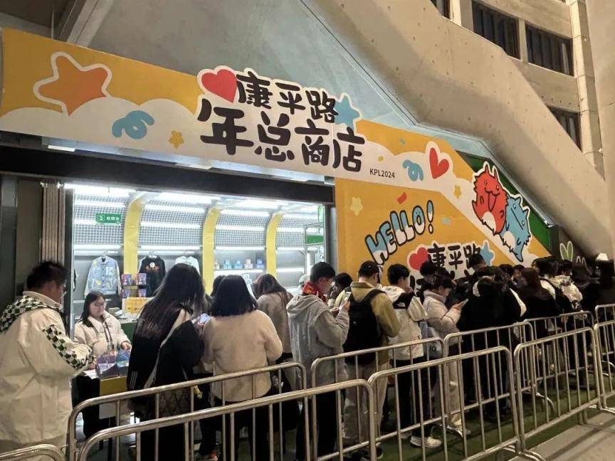 现场超3万人<strong></p>
<p>贵金属交易休市时间</strong>！昨晚北京朝阳这里有场顶级电竞赛
