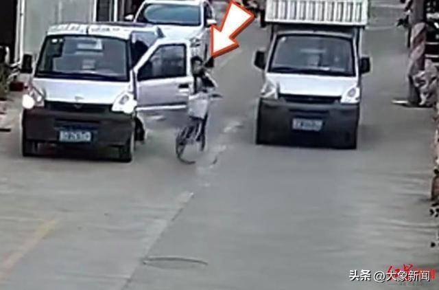 男孩骑单车遭遇“开门杀”<strong></p>
<p>贵金属含量</strong>，摔倒后又被小货车碾压 广东汕头有关部门：及时送医，无生命危险