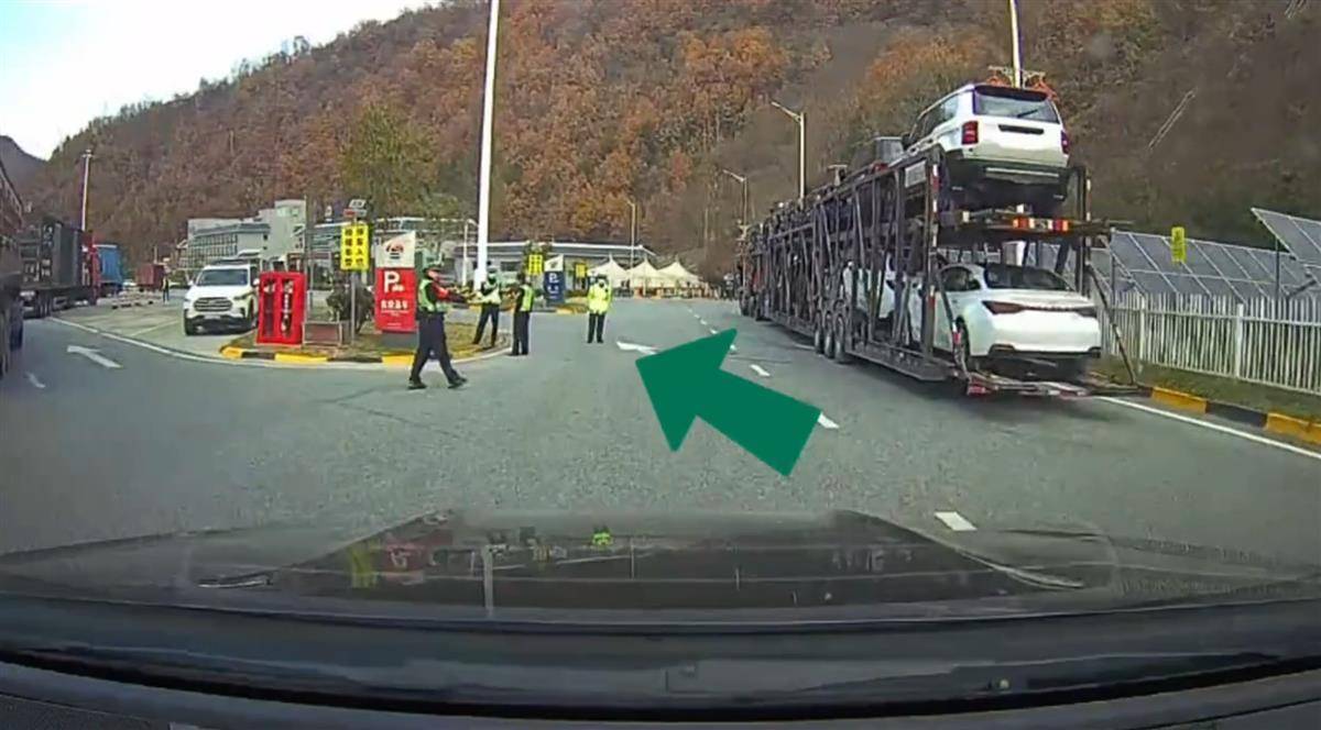 网红博主反映交警在高速上设卡查超速<strong></p>
<p>郑州贵金属地方</strong>，质疑其滥用职权，汉中警方回应