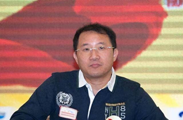 富商周旭辉<strong></p>
<p>腾讯国际贵金属行情</strong>，44岁娶小12岁女星童蕾，获刑3年后，妻女过得如何？