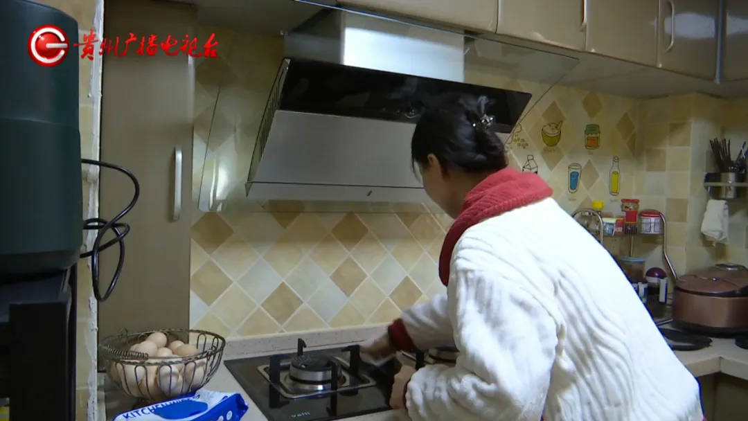 恶心坏了！贵阳一女子家中被扔进一颗“炸弹”<strong></p>
<p>腾讯国际贵金属行情</strong>，残羹剩饭炸开花