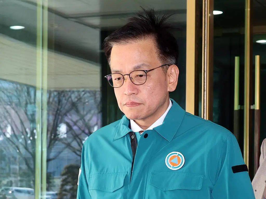 最新消息：黑匣子部分受损！179人遇难<strong></p>
<p>贵金属价格今日pt</strong>，有人一家9口都在机上，济州航空CEO鞠躬道歉！航司：事发前已投保10亿美元责任保险赔偿
