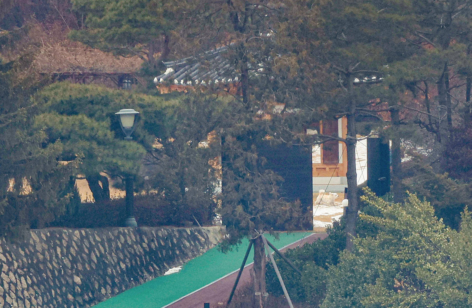 韩议员：金建希仍在总统官邸<strong></p>
<p>DOT网站</strong>，“脸色很难看”，尹锡悦说她最近“吃不下东西”