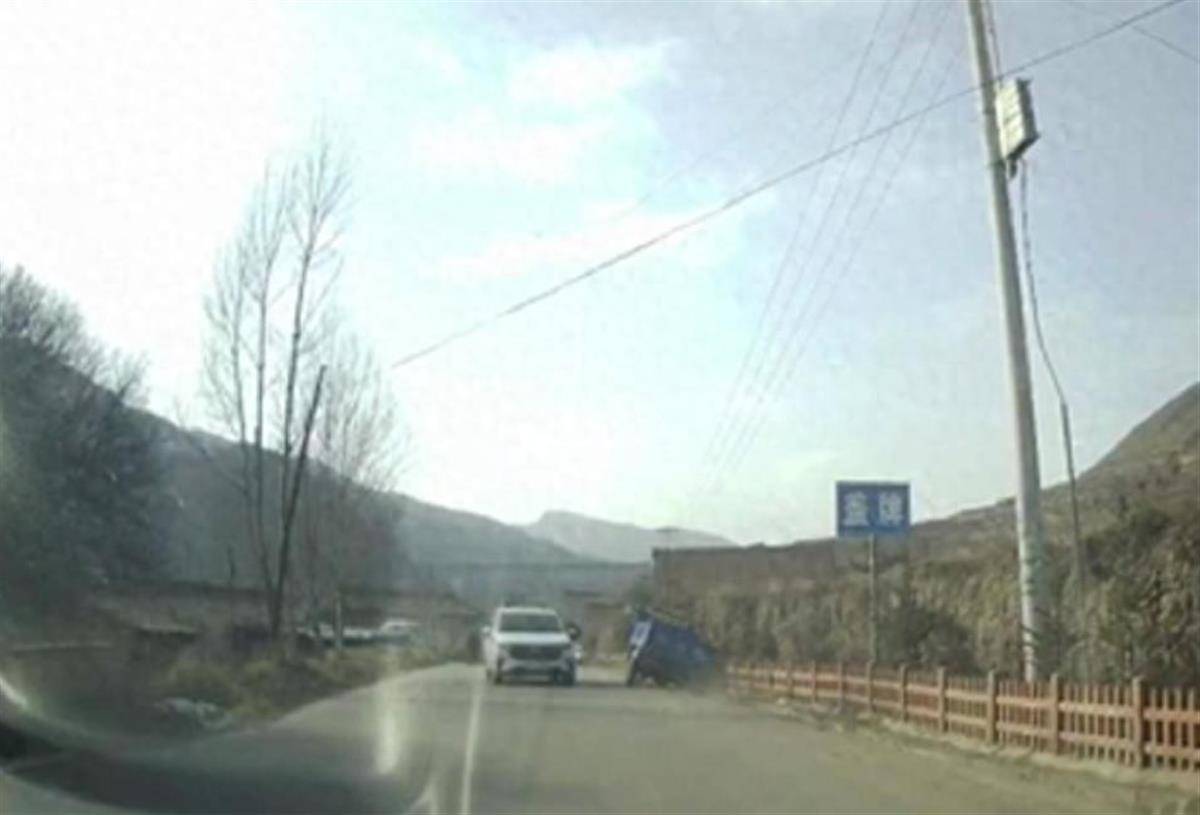 警车把农用车“别进”沟里<strong></p>
<p>BSV网站</strong>，三个问题需要澄清
