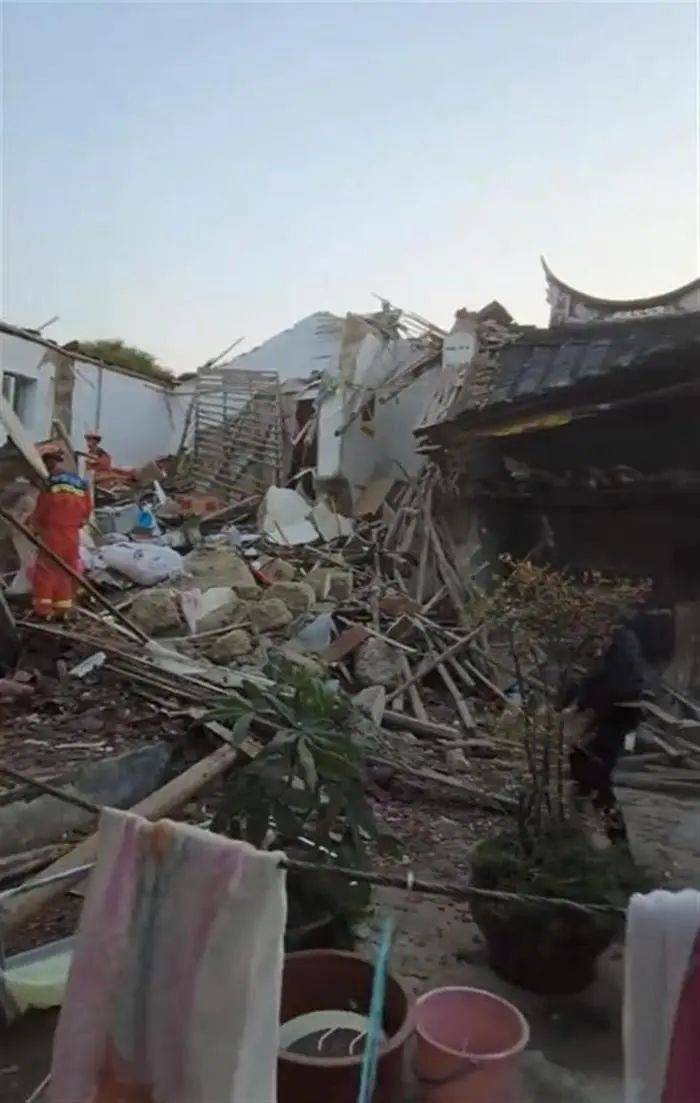 福建一民宅倒塌7人被埋<strong></p>
<p>BCH投资</strong>，亲历者：房龄已超60年