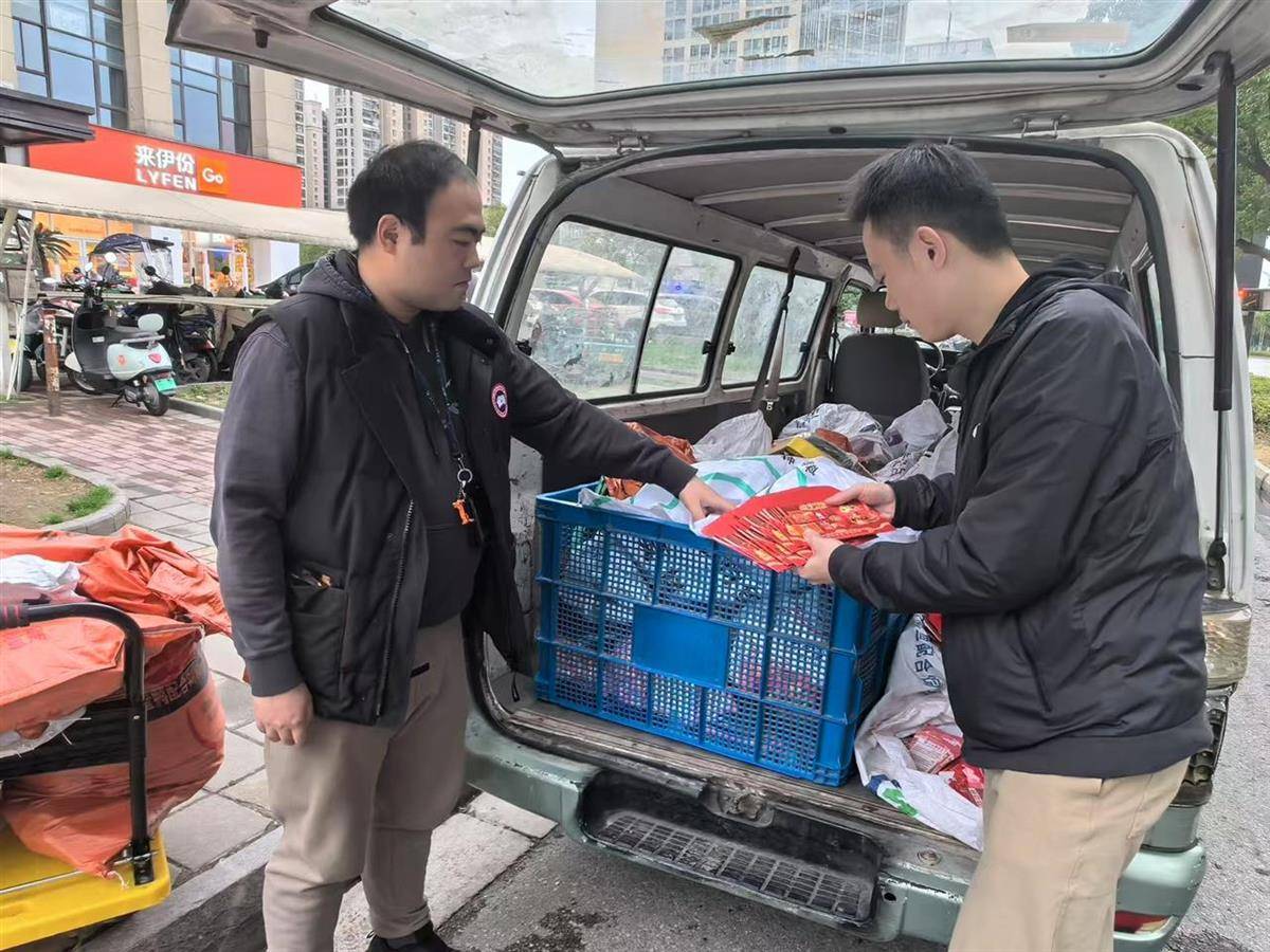 他发出的81万件快递全是电诈卡片<strong></p>
<p>LTC投资</strong>！武汉江岸警方破获特大诈骗案