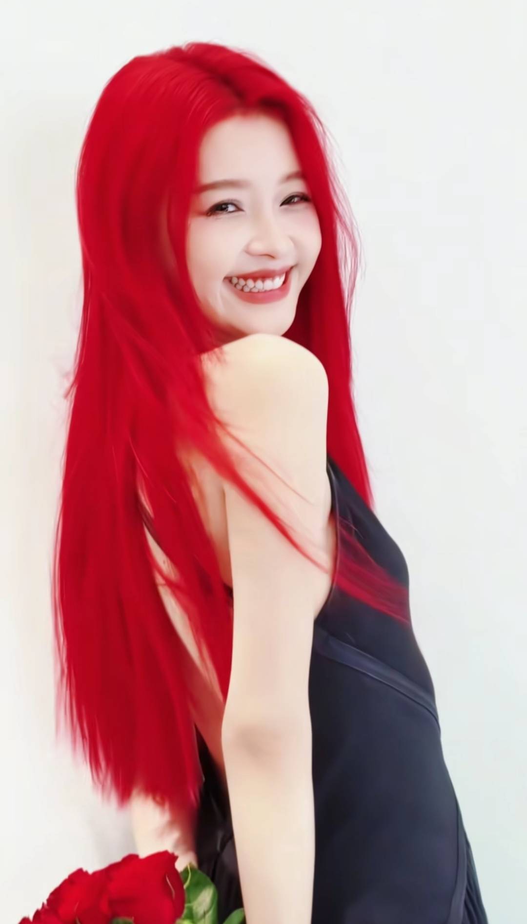 女演员染红色头发<strong></p>
<p>OKExAPP下载</strong>，称“吃了三天过敏药才敢染”