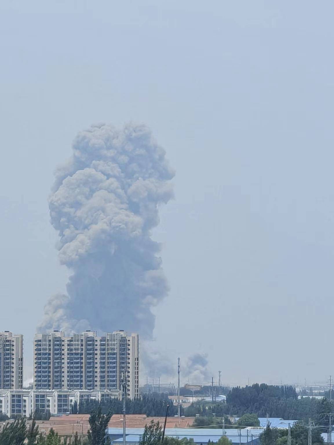 山东高密一化工车间发生爆炸<strong></p>
<p>波卡币APP下载</strong>，一公里外饭店窗户被震碎，当地：现场已疏散完毕，具体情况核实中