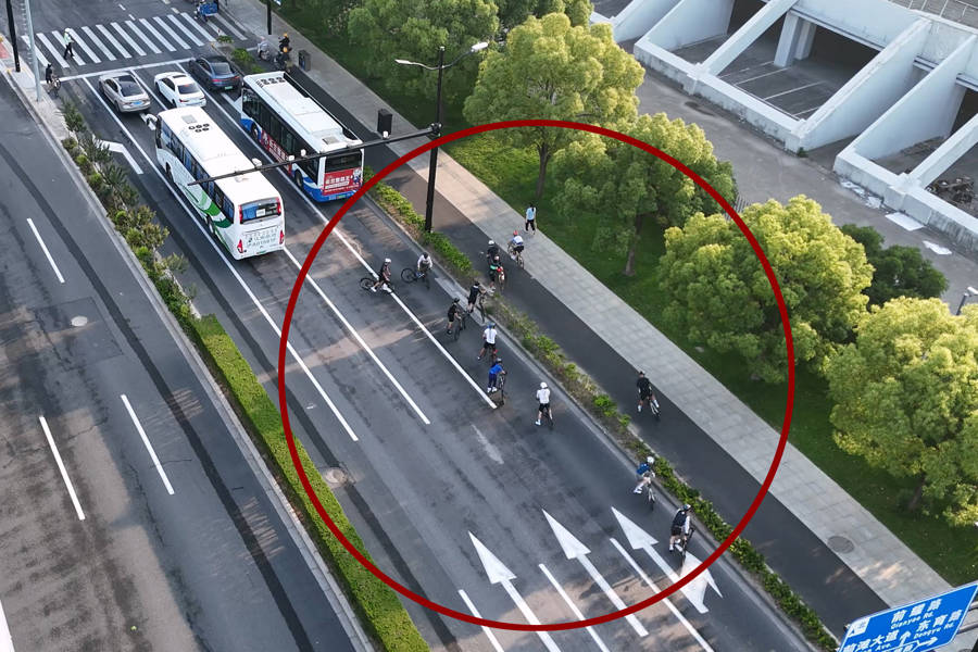 对“暴骑团”出手<strong></p>
<p>ADAAPP下载</strong>！浦东交警严查违法骑行：公路不是竞技场
