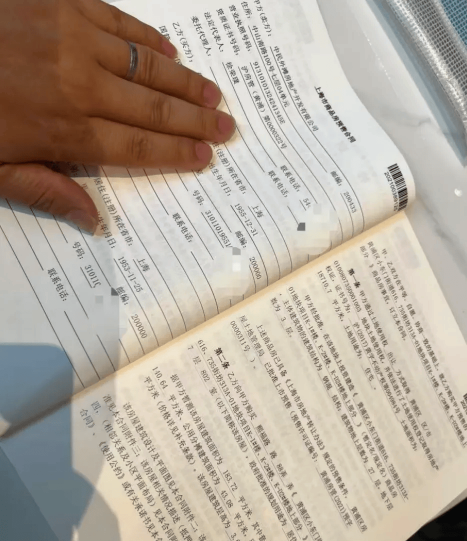 女子4年前借贷900万元<strong></p>
<p>BSVAPP下载</strong>，拿下上海3000万元的豪宅，交房近2年仍未办下不动产权证！竟是因开发商欠税？公司最新回应来了