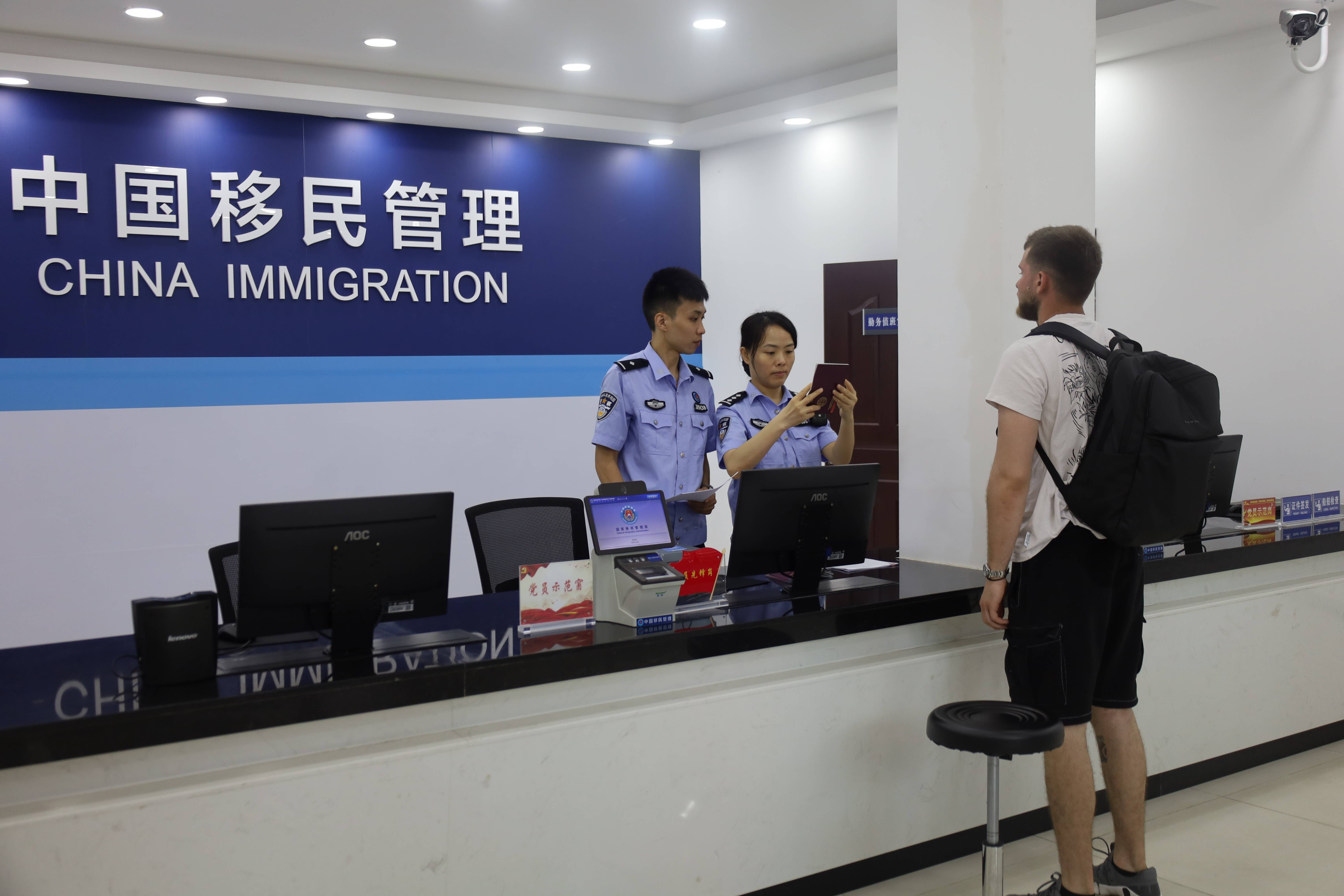 “第一次吃<strong></p>
<p>比特币APP下载</strong>，像吃葡萄！”外籍船员在惠州品尝荔枝