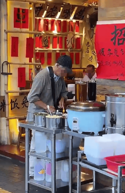 广东江门一饭店白米饭免费<strong></p>
<p>IPFSAPP下载</strong>，老人每天打一碗米饭配酱油吃，店主：只要营业，就一直提供