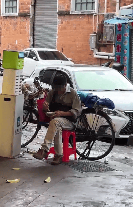 广东江门一饭店白米饭免费<strong></p>
<p>IPFSAPP下载</strong>，老人每天打一碗米饭配酱油吃，店主：只要营业，就一直提供