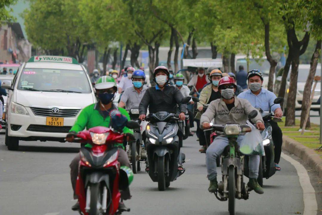 再有钱的北京白领<strong></p>
<p>火币行情</strong>，也得穿“电驴套装”