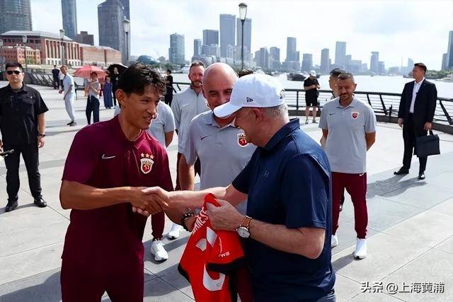 澳大利亚总理抵沪再次漫步外滩<strong></p>
<p>比特币行情</strong>，旁边还有上海球迷“老熟人”，你偶遇了吗？