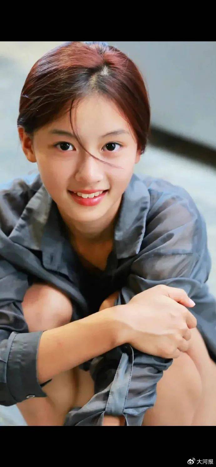 15岁女孩七七1分钟视频报价1万<strong></p>
<p>DOT行情</strong>，因神似张柏芝走红，七七妈妈曾称以学业为由拒绝于正邀约