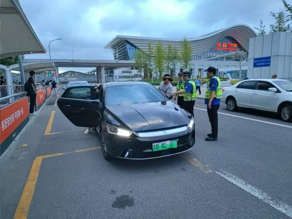 车不动计价器还在“跑”<strong></p>
<p>波卡币行情</strong>，青岛一辆出租车安装“跑得快”被查处