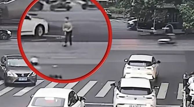 上海一8岁男童单独上路<strong></p>
<p>BNB行情</strong>，闯红灯被车撞飞：“家长让我自己出来锻炼一下”