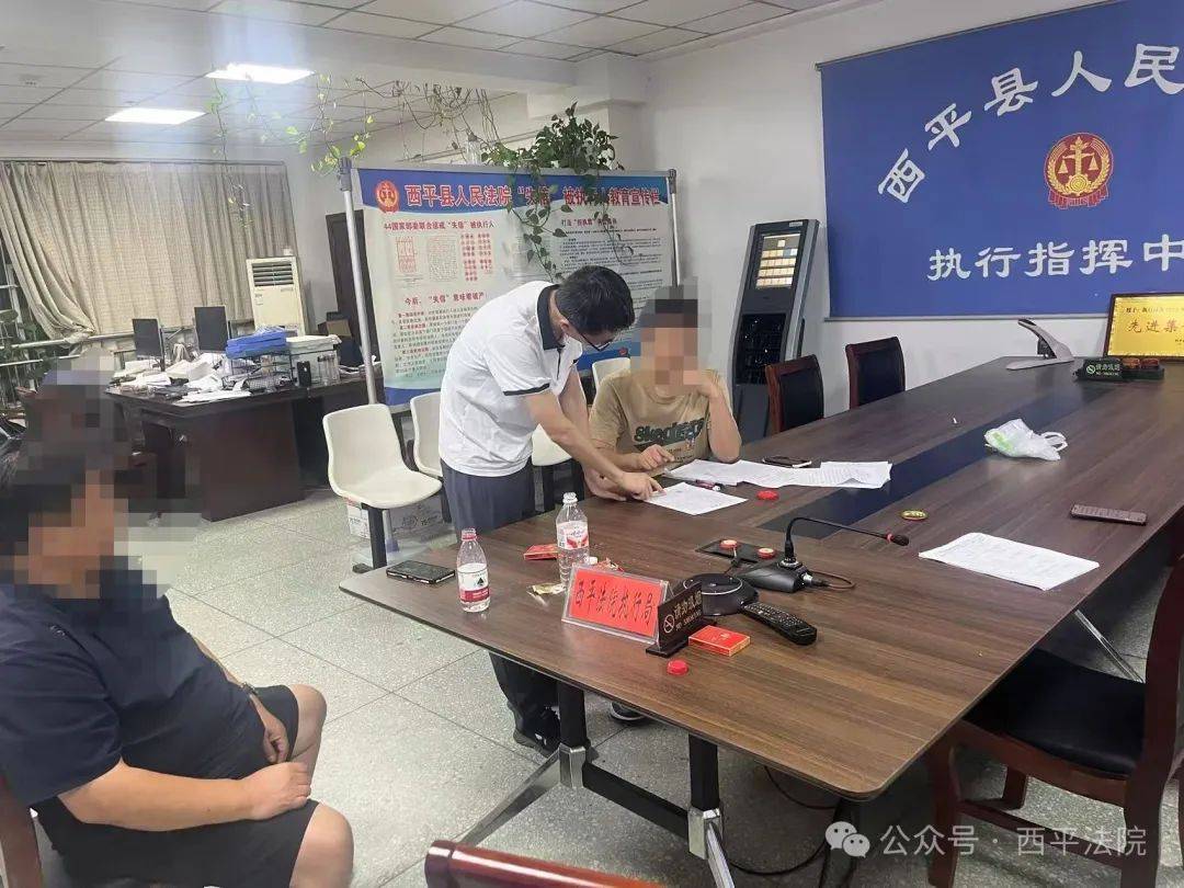 现场画面曝光！河南驻马店出动多名干警<strong></p>
<p>BNB行情</strong>，多人被带走！