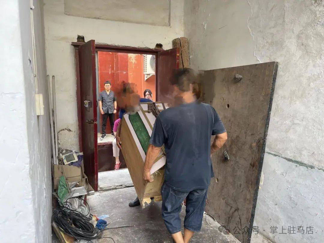 现场画面曝光！河南驻马店出动多名干警<strong></p>
<p>BNB行情</strong>，多人被带走！