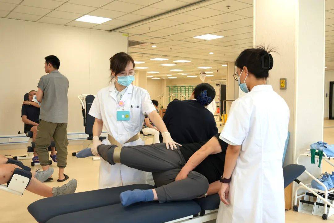 杭州32岁小伙每天打篮球到深夜<strong></p>
<p>币安币行情</strong>，一查“韧带撕裂”！近期多人中招
