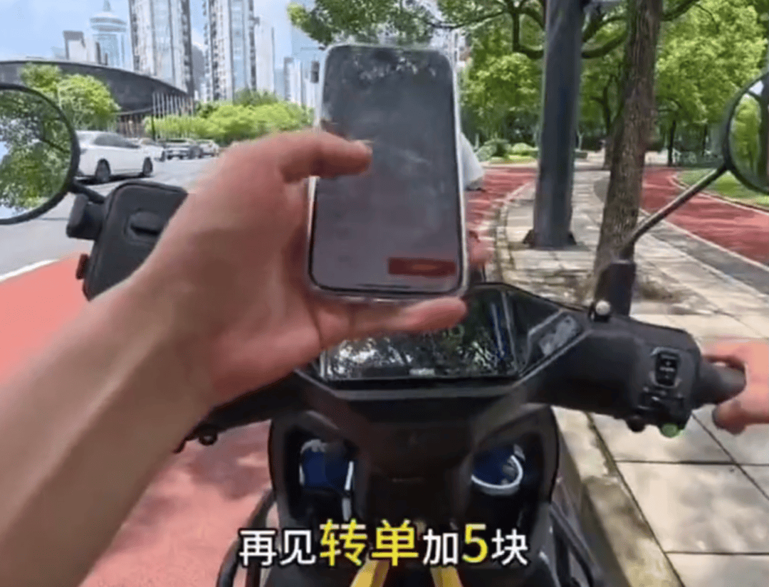上海一小区被外卖员集体“拉黑”：进小区须乘摆渡车<strong></p>
<p>BCH行情</strong>，送单保安全程陪同，其余骑手在车内等，致订单频繁超时；平台：已尝试与物业沟通