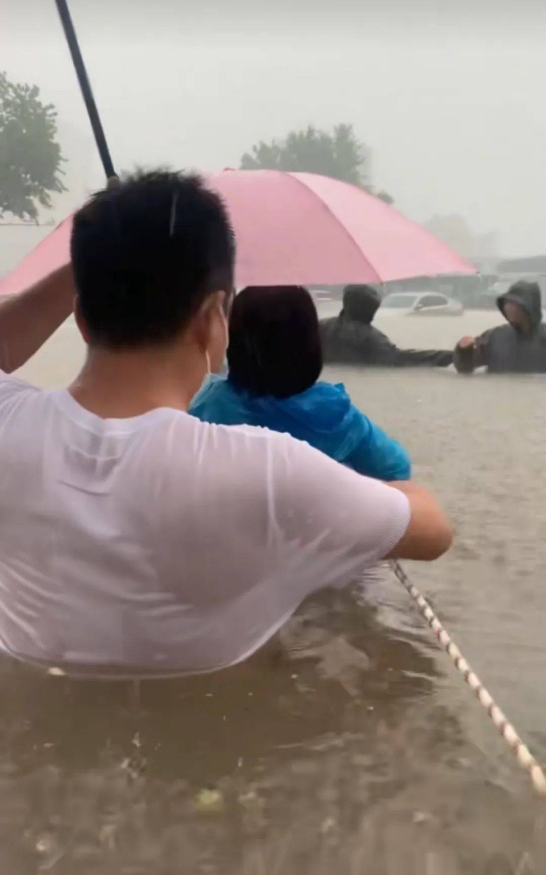 郑州暴雨致京广路隧道被淹<strong></p>
<p>LTC行情</strong>，亲历者：车是飘起来的，很害怕，有人爬梯子离开 2021年也曾淹没多台车辆