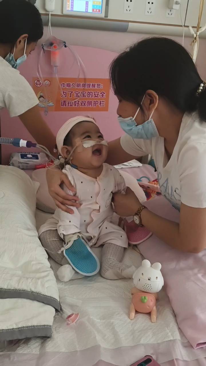 奶奶在哭<strong></p>
<p>抹茶价格</strong>，宝宝在笑！40天女婴重病，00后父亲割肝救女，术后这一幕让网友泪奔