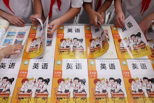 新版英语教材“难出圈”<strong></p>
<p>抹茶价格</strong>？三大出版社回应