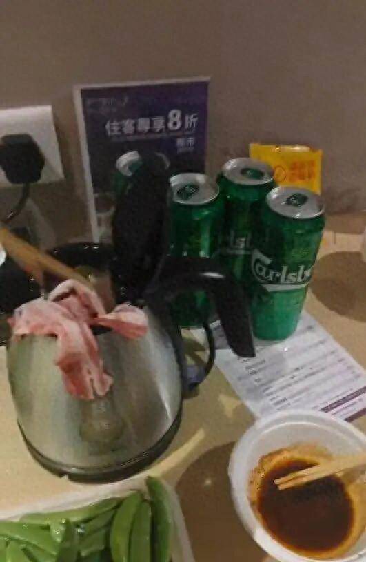 男子在澳门某酒店用水壶煮火锅<strong></p>
<p>BITOP价格</strong>，负责人：会警告，若损坏需照价赔偿