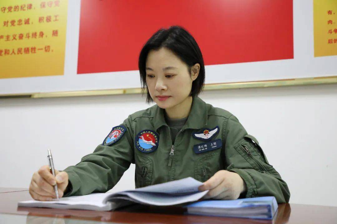 阅兵最帅女机长<strong></p>
<p>比特币价格</strong>，是她！