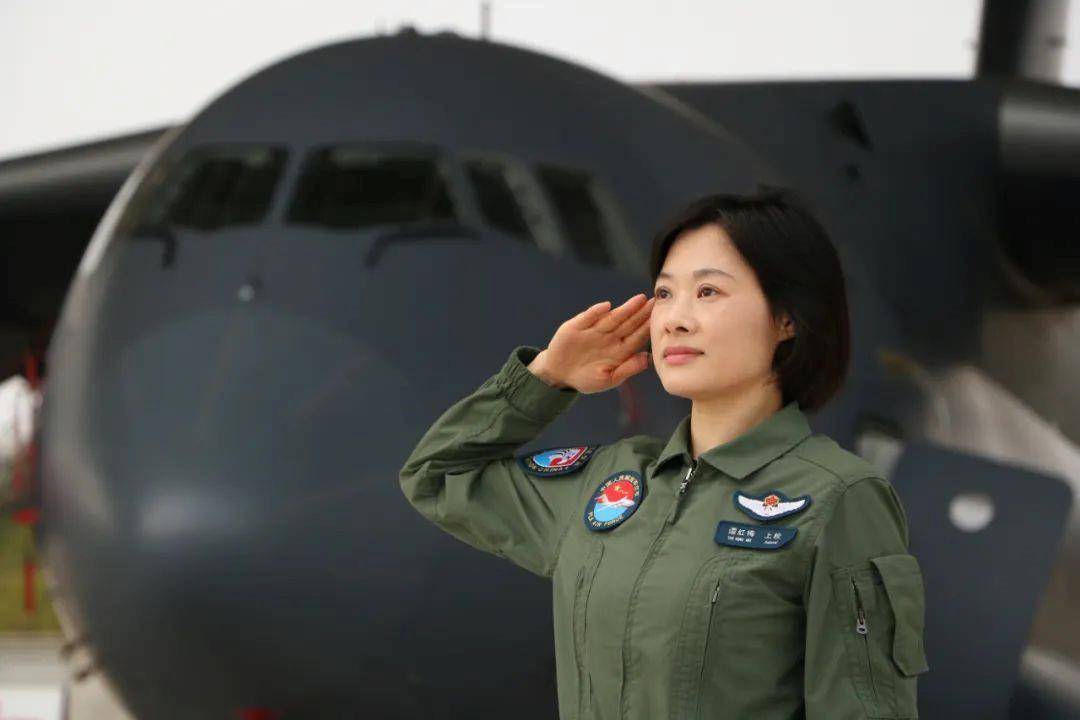 阅兵最帅女机长<strong></p>
<p>比特币价格</strong>，是她！