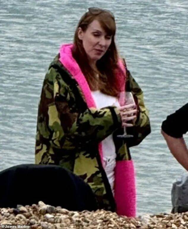 金正恩女儿首登国际舞台<strong></p>
<p>ETH价格</strong>，引爆接班传闻！英国首相被架空，工党内斗成全武行…