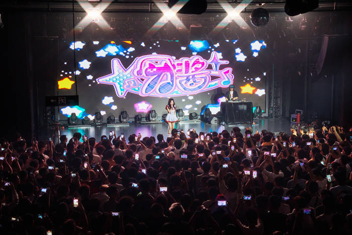 明星不够用了<strong></p>
<p>ETH价格</strong>，网红“接管”演唱会