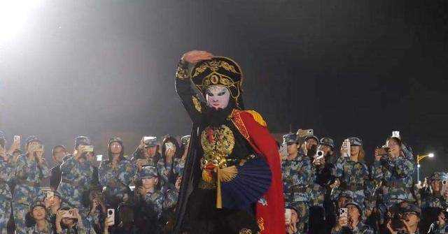 兰州大学军训期间大一女生表演川剧吐火<strong></p>
<p>以太坊价格</strong>，校方：学生来自东北，因个人爱好自学