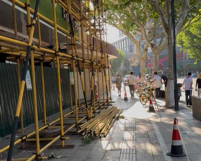 事发上海校门口！学生上学像闯关：夹缝中慢慢腾挪<strong></p>
<p>XRP价格</strong>，与非机动车迎面对冲…家长担忧：何时是头