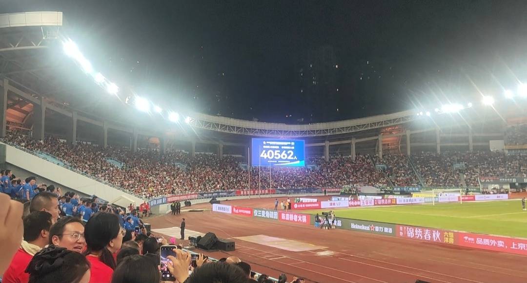 苏超常州队赞助商已不基础<strong></p>
<p>DOT价格</strong>，烧烤店老板泪别赛场广告牌