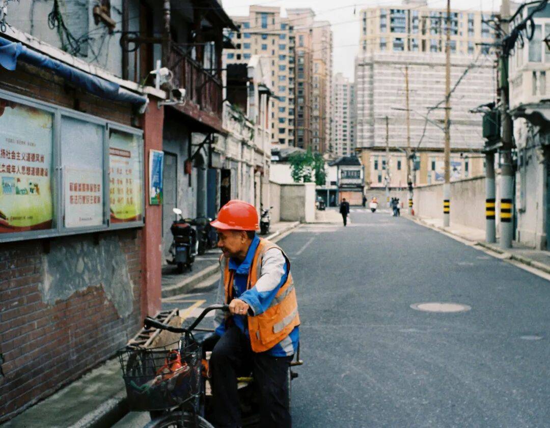 城市打工人<strong></p>
<p>DOT价格</strong>，花十几万回村给父母补缴社保