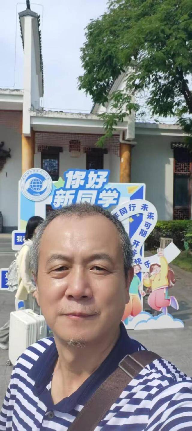 合肥60后高考大叔已到校报到<strong></p>
<p>DOT价格</strong>，将开启校园生活，大叔：年龄虽大但无需特别照顾