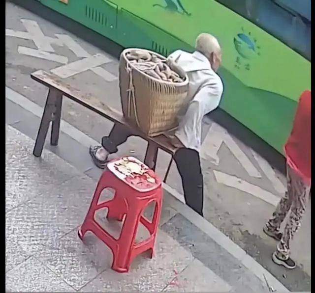 重庆一背篓老人等公交被拒载<strong></p>
<p>艾达币价格</strong>，交通运输局：涉事司机已被开除