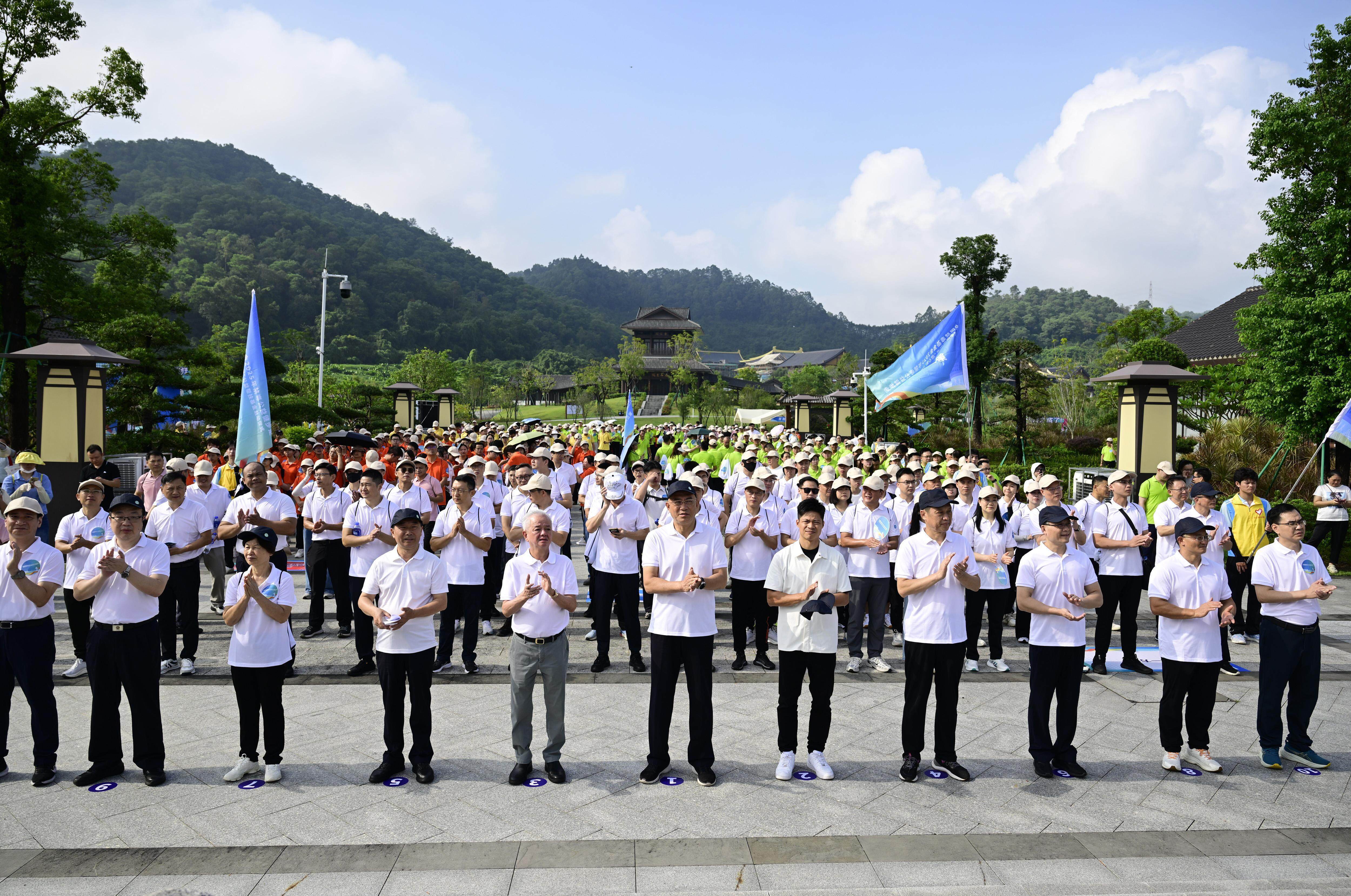 完美公司：以公益之心<strong></p>
<p>BCH价格</strong>，护航“无毒社会·完美人生”