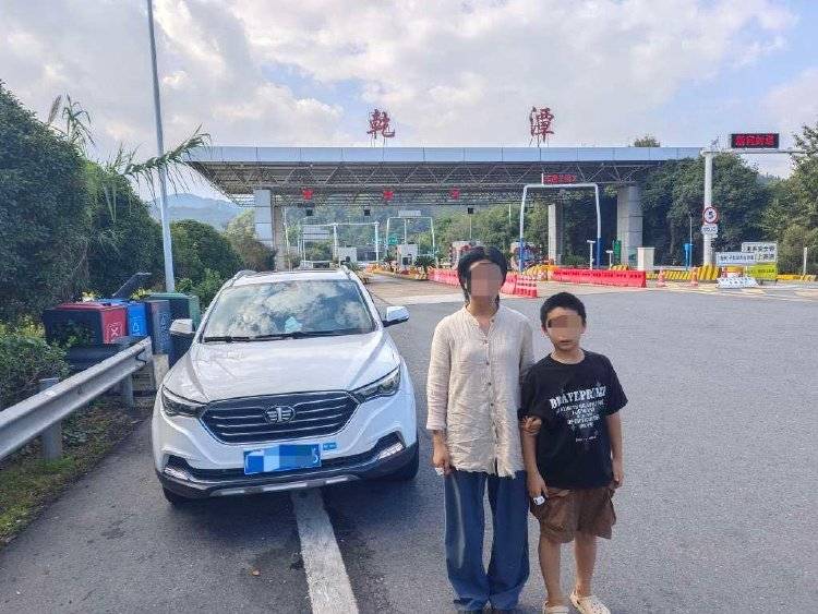离谱！妈妈让儿子高速下车路边方便<strong></p>
<p>数字货币交易平台</strong>，解决完后跟随车流跑回来找她