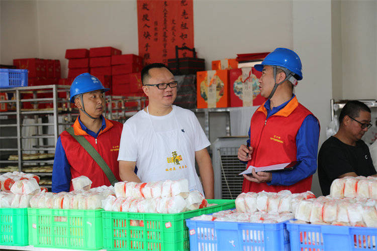 阖家团圆时<strong></p>
<p>数字货币交易平台</strong>，他们守护蓉城灯火